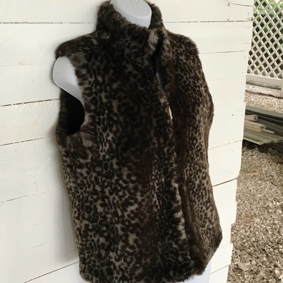 Guess Reversible Faux Fur Vest - Picture 2 of 8